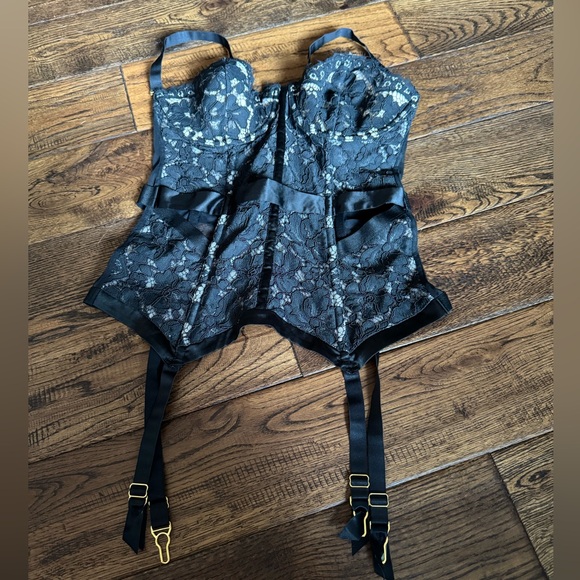Victoria's Secret Black Lace Corset Bustier - Picture 1 of 6